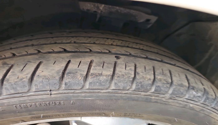 2017 Hyundai Verna 1.6 VTVT SX, Petrol, Manual, 86,126 km, tyre