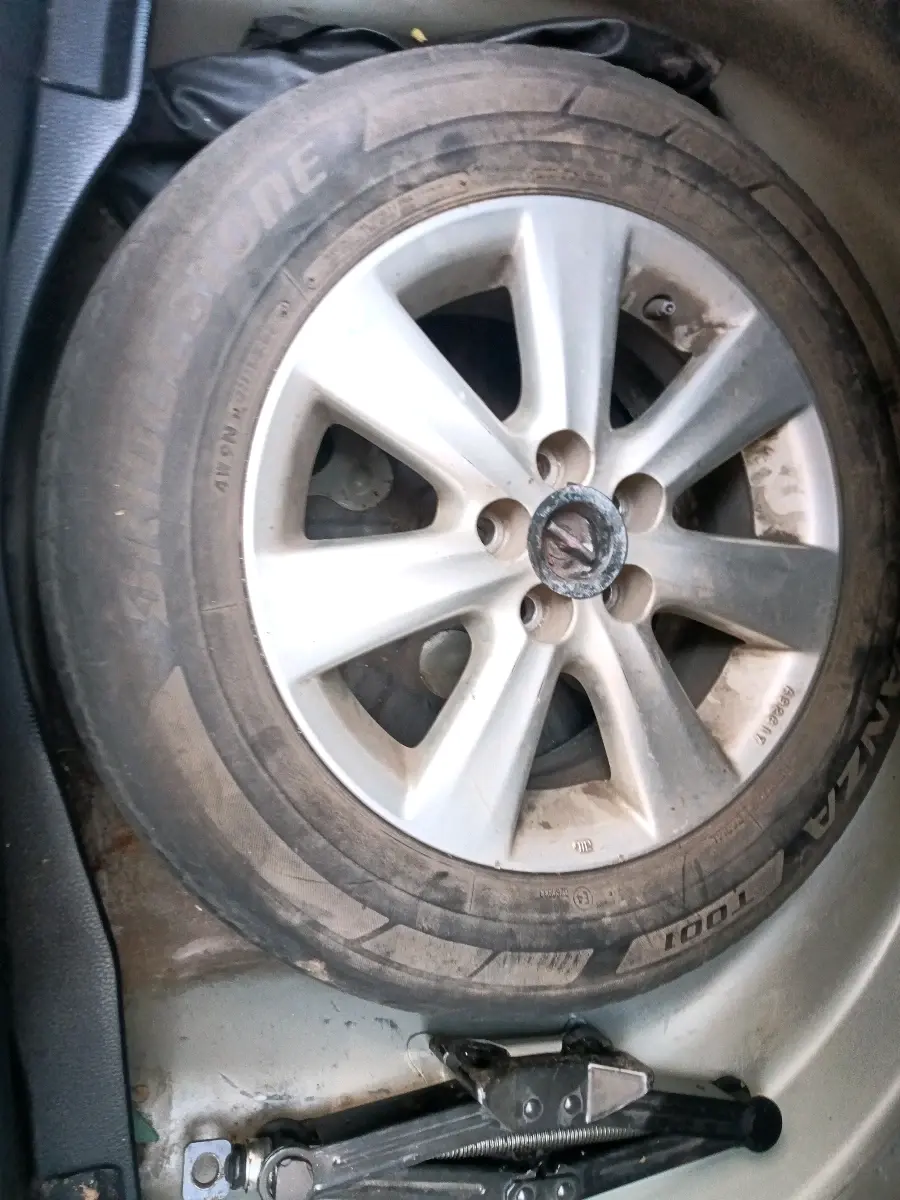 2014 Toyota Corolla Altis G PETROL, Petrol, Manual, 1,28,624 km, tyre