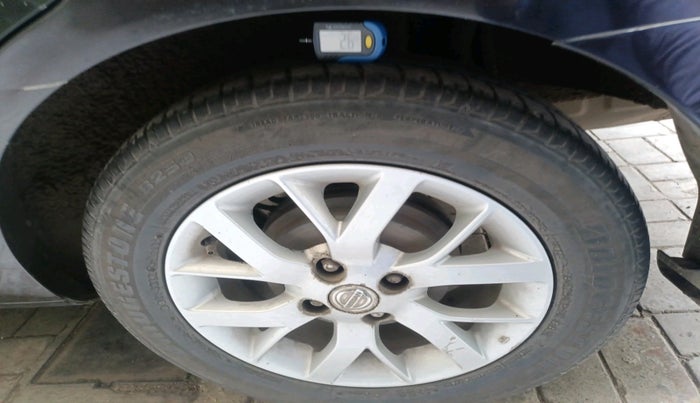 2015 Nissan Sunny XV CVT, Petrol, Automatic, 54,433 km, tyre