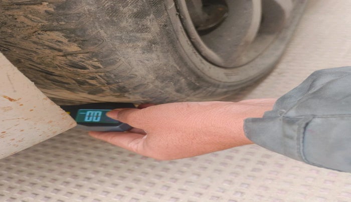 2014 Skoda Rapid AMBITION 1.6 TDI CR MT PLUS, Diesel, Manual, 1,18,243 km, tyre