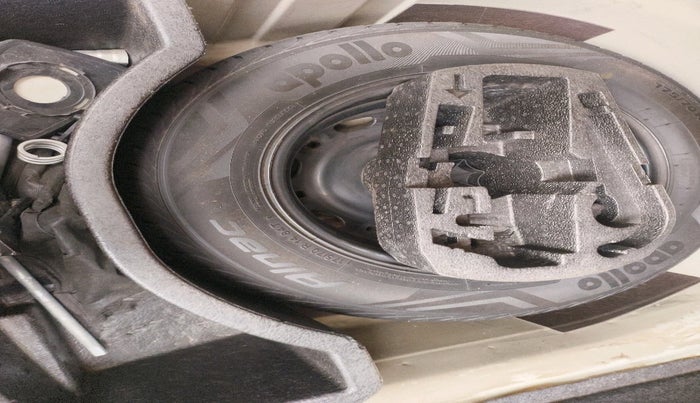 2014 Skoda Rapid AMBITION 1.6 TDI CR MT PLUS, Diesel, Manual, 1,18,243 km, tyre