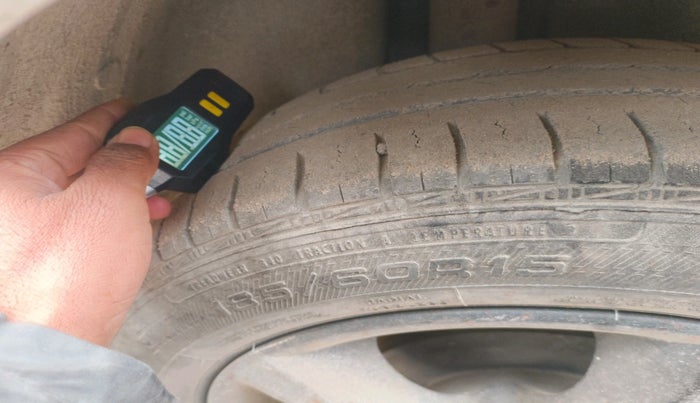 2014 Skoda Rapid AMBITION 1.6 TDI CR MT PLUS, Diesel, Manual, 1,18,243 km, tyre