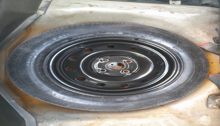 2013 Maruti Swift VXI, Petrol, Manual, 1,10,223 km, tyre