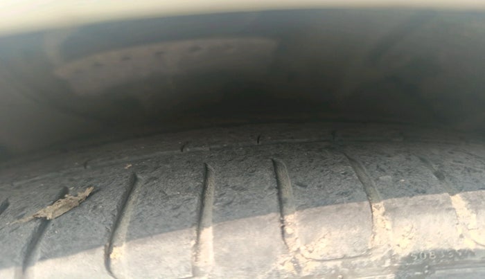 2013 Hyundai Verna FLUIDIC 1.6 CRDI SX AT, Diesel, Automatic, 94,843 km, tyre