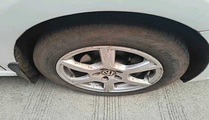 2012 Volkswagen Vento HIGHLINE DIESEL 1.6, Diesel, Manual, 1,14,830 km, tyre