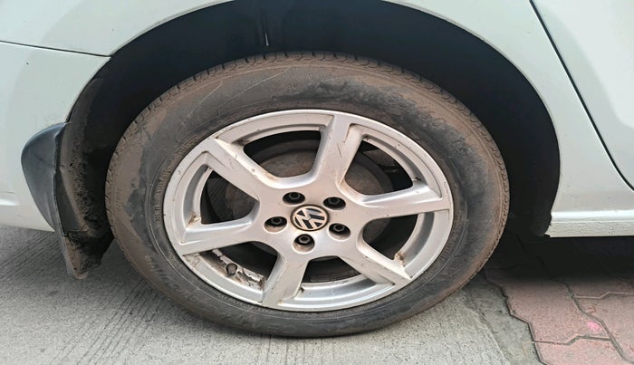 2012 Volkswagen Vento HIGHLINE DIESEL 1.6, Diesel, Manual, 1,14,830 km, tyre