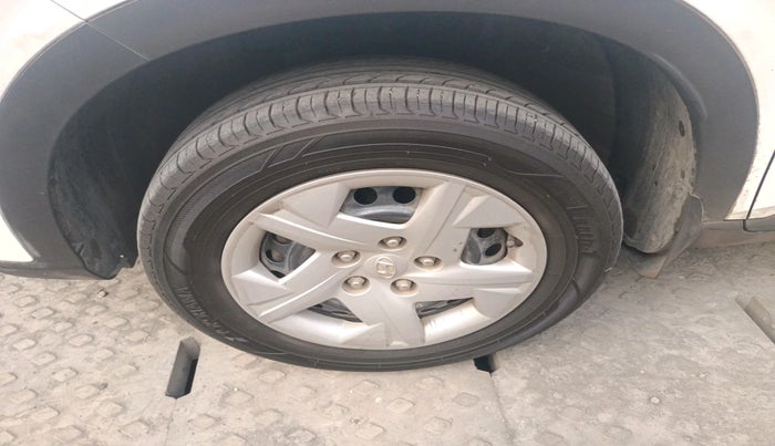 2019 Hyundai VENUE S 1.2, Petrol, Manual, 51,547 km, tyre