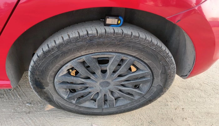 2019 Volkswagen Polo TRENDLINE 1.0L, Petrol, Manual, 74,755 km, tyre