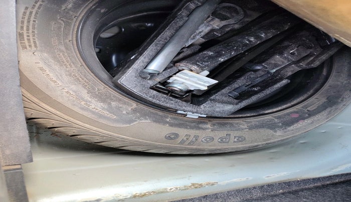 2012 Volkswagen Polo HIGHLINE1.2L, Petrol, Manual, 92,038 km, tyre