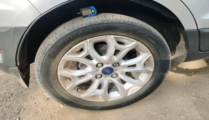 2017 Ford Ecosport TITANIUM 1.5L DIESEL, Diesel, Manual, 1,73,961 km, tyre