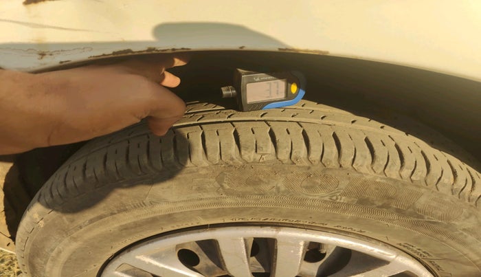 2015 Maruti Swift VXI, Petrol, Manual, 84,874 km, tyre