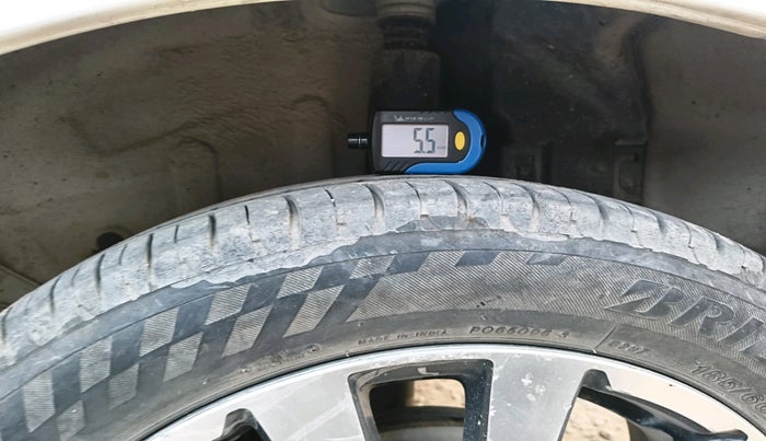 2019 Toyota Etios Liva V, Petrol, Manual, 1,05,353 km, tyre