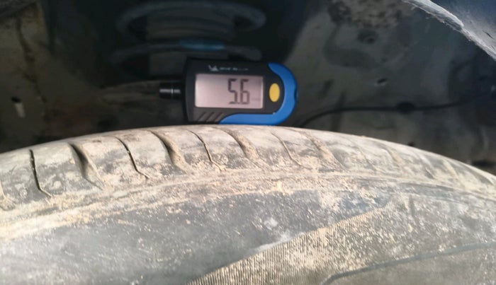 2019 Toyota Etios Liva V, Petrol, Manual, 1,05,353 km, tyre