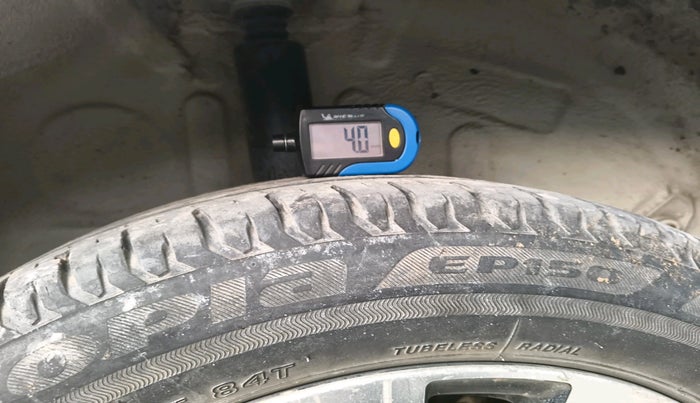 2019 Toyota Etios Liva V, Petrol, Manual, 1,05,353 km, tyre