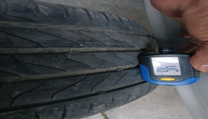 2015 Toyota Corolla Altis VL CVT PETROL, Petrol, Automatic, 1,02,748 km, tyre