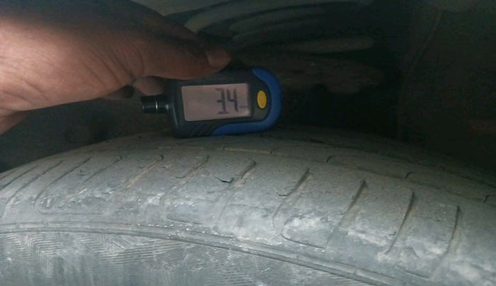 2015 Toyota Corolla Altis VL CVT PETROL, Petrol, Automatic, 1,02,748 km, tyre