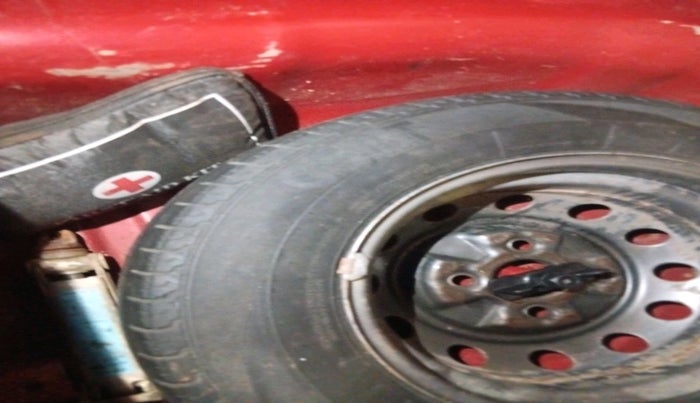 2015 Hyundai Eon ERA +, Petrol, Manual, 56,686 km, tyre