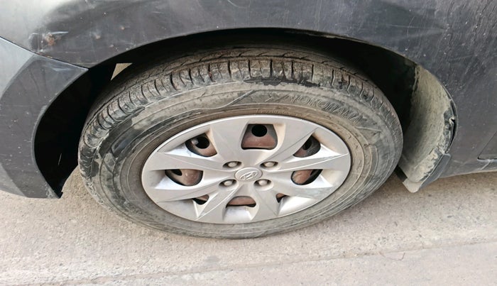 2015 Hyundai Elite i20 SPORTZ 1.2, Petrol, Manual, 1,03,955 km, tyre