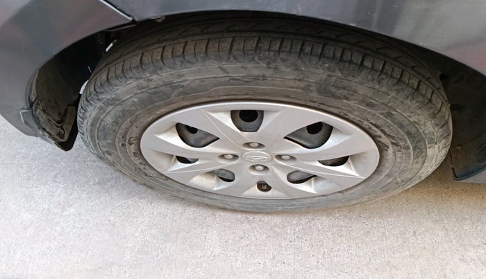 2015 Hyundai Elite i20 SPORTZ 1.2, Petrol, Manual, 1,03,955 km, tyre