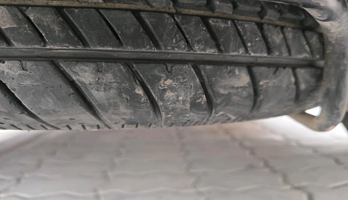 2015 Maruti Ertiga VXI CNG, CNG, Manual, 63,799 km, tyre