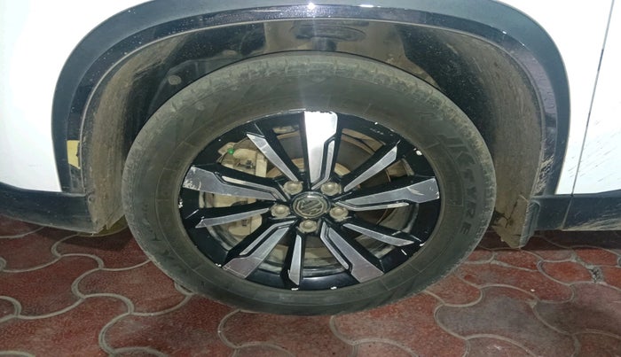 2019 MG HECTOR SHARP 2.0 DIESEL, Diesel, Manual, 79,920 km, tyre