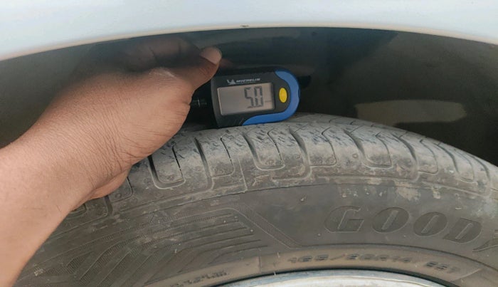 2022 Maruti Swift VXI, Petrol, Manual, 1,45,346 km, tyre