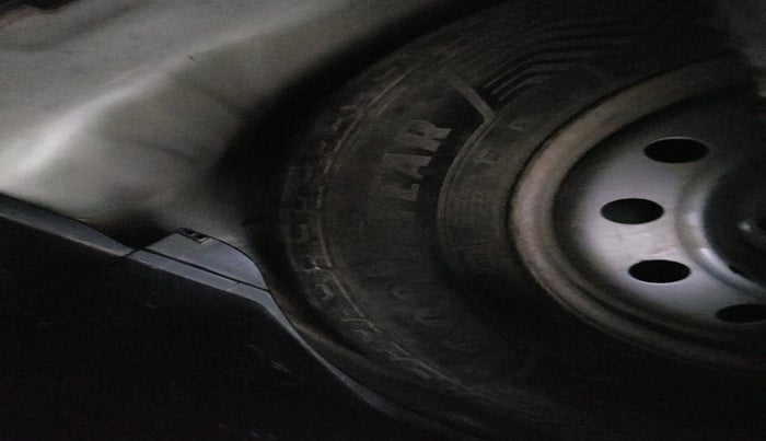 2022 Maruti Swift VXI, Petrol, Manual, 1,45,346 km, tyre