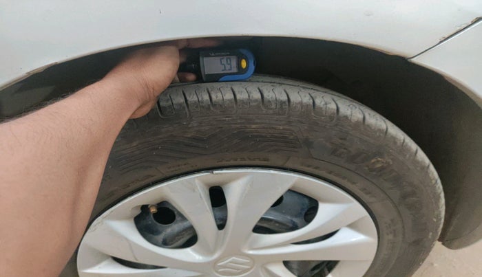 2022 Maruti Swift VXI, Petrol, Manual, 1,45,346 km, tyre