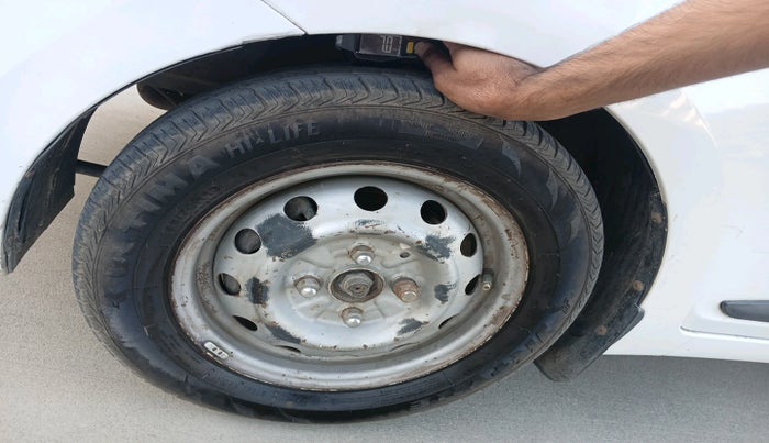 2017 Hyundai Eon ERA +, Petrol, Manual, 1,53,521 km, tyre