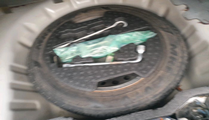 2016 Maruti Ciaz VXI+, Petrol, Manual, 1,35,568 km, tyre