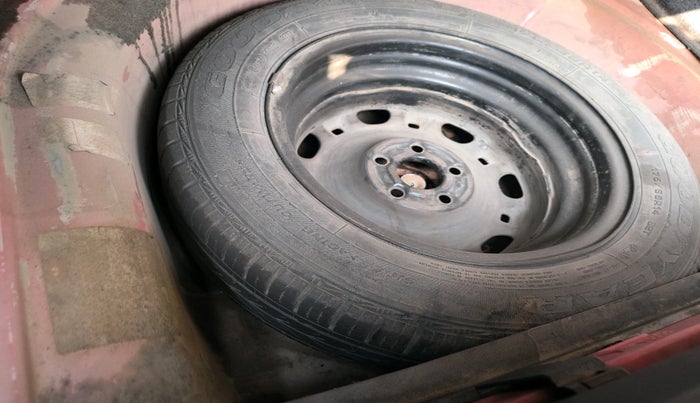 2011 Volkswagen Polo TRENDLINE 1.2L PETROL, Petrol, Manual, 1,56,471 km, tyre