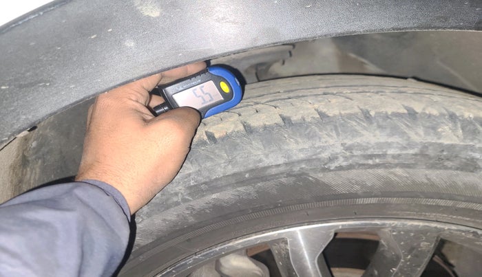 2014 Hyundai Santa Fe 2 WD AT, Diesel, Automatic, 1,93,920 km, tyre