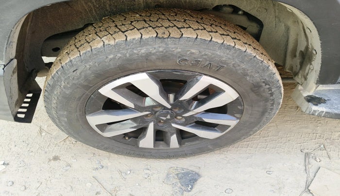 2025 Mahindra Thar Roxx AX7 L Diesel AT 2WD, Diesel, Automatic, 23,220 km, tyre