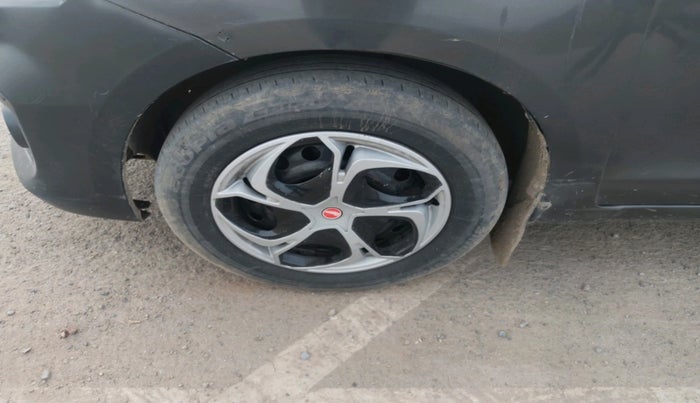 2017 Maruti Ertiga VXI CNG, Petrol, Manual, 1,69,173 km, tyre