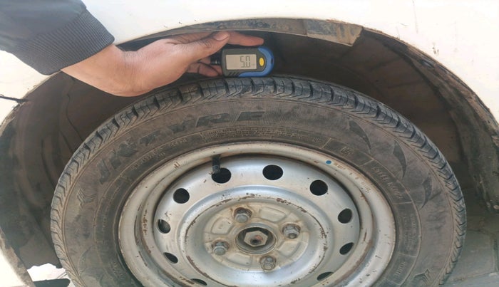 2012 Maruti Wagon R 1.0 LXI CNG, Petrol, Manual, 3,26,909 km, tyre