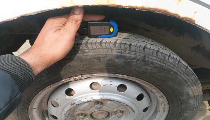 2012 Maruti Wagon R 1.0 LXI CNG, Petrol, Manual, 3,26,909 km, tyre