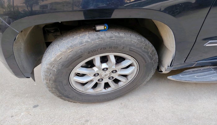 2017 Mahindra TUV300 T8, Diesel, Manual, 1,23,222 km, tyre