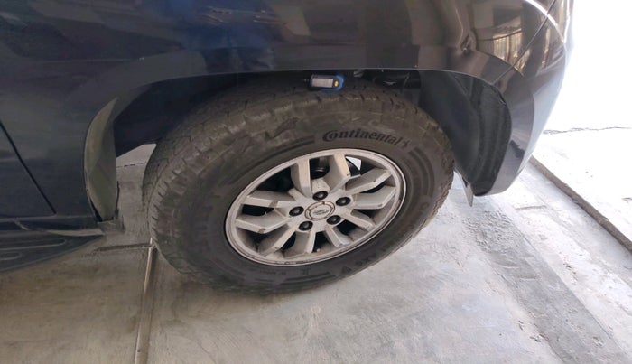 2017 Mahindra TUV300 T8, Diesel, Manual, 1,23,222 km, tyre