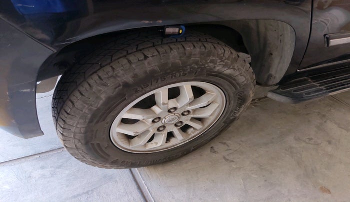 2017 Mahindra TUV300 T8, Diesel, Manual, 1,23,222 km, tyre