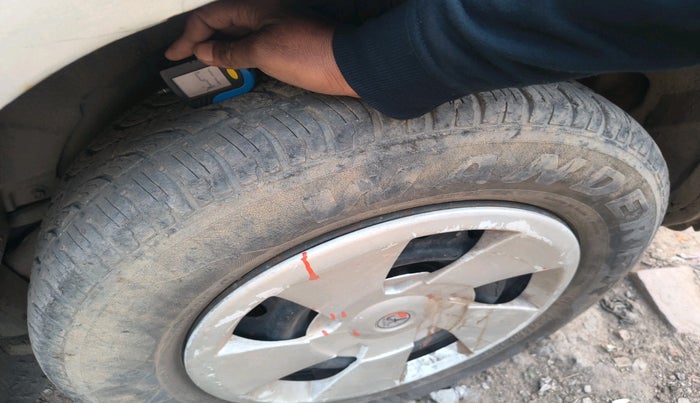 2014 Mahindra XUV500 W4, Diesel, Manual, 1,11,297 km, tyre