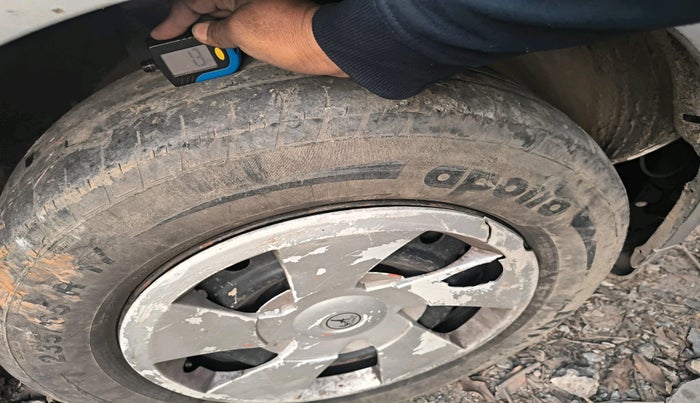 2014 Mahindra XUV500 W4, Diesel, Manual, 1,11,297 km, tyre