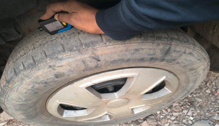 2014 Mahindra XUV500 W4, Diesel, Manual, 1,11,297 km, tyre