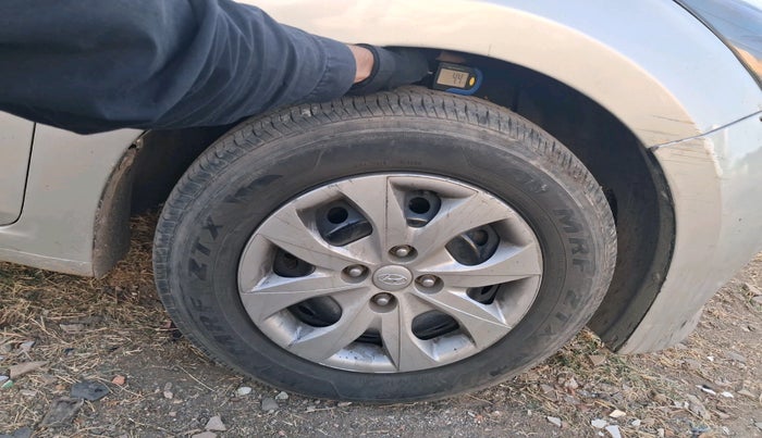 2015 Hyundai Elite i20 SPORTZ 1.4 CRDI, Diesel, Manual, 1,03,669 km, tyre