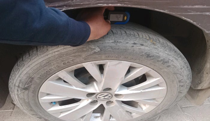 2015 Volkswagen Vento HIGHLINE 1.6 MPI, Petrol, Manual, 89,094 km, tyre