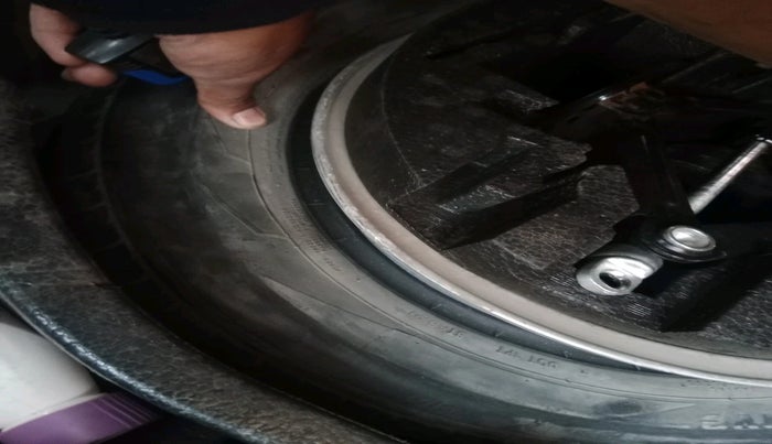 2015 Volkswagen Vento HIGHLINE 1.6 MPI, Petrol, Manual, 89,094 km, tyre