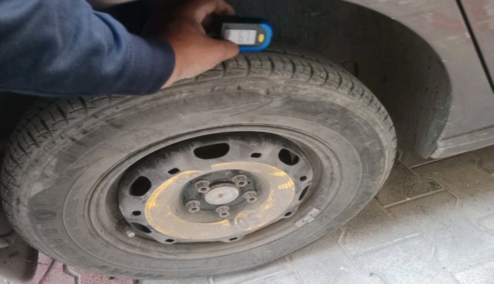 2015 Volkswagen Vento HIGHLINE 1.6 MPI, Petrol, Manual, 89,094 km, tyre