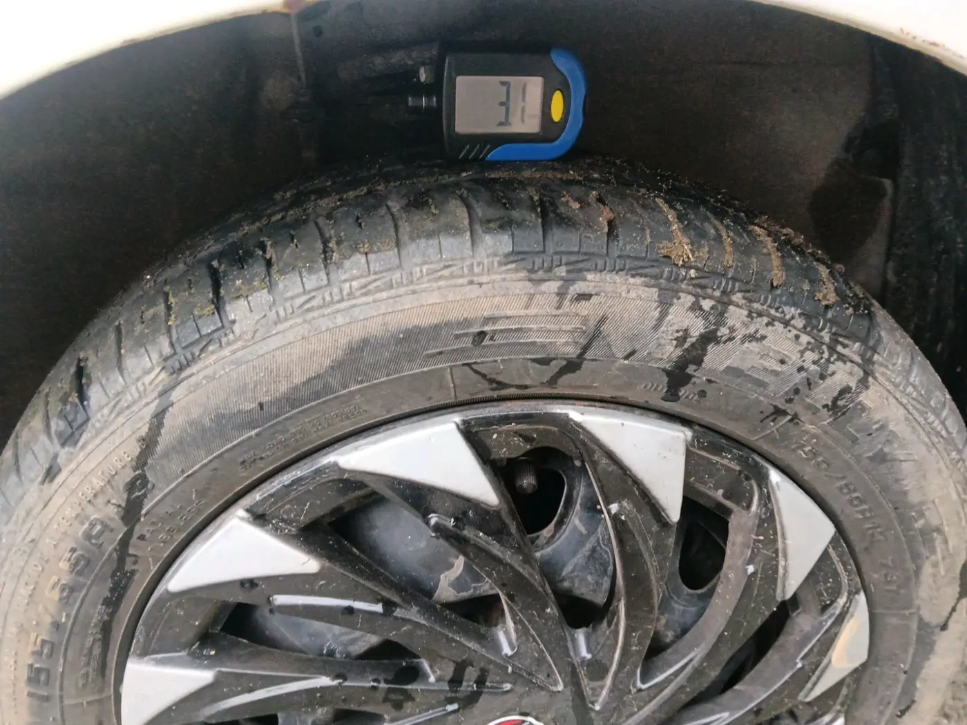 2015 Maruti Alto K10 VXI, Petrol, Manual, 1,21,483 km, tyre