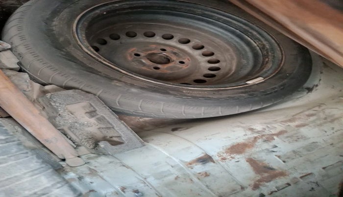 2014 Honda Amaze 1.5L I-DTEC S, Diesel, Manual, 1,16,670 km, tyre