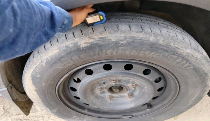 2014 Mahindra XUV500 W6, Diesel, Manual, 1,70,312 km, tyre