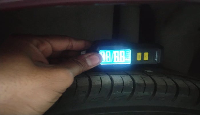 2014 Maruti Ciaz ZXI, Petrol, Manual, 1,03,924 km, tyre